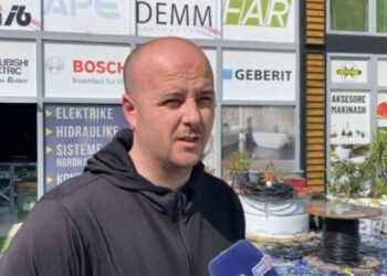 “Dëgjuam zhurmë dhe pamë xhama që binin kudo”/ Shpërthimi me dy viktima në Lushnjë, banori: Presim që…