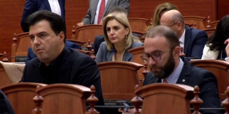 Bardhi kërkesë Nikollës: Shpallni të pavlefshëm votimet e seancës së kaluar në Kuvend