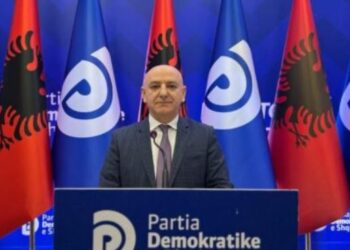  PD: Pushtetarët ushtrojnë presion ndaj punonjësve të Administratës  për t’u anëtarësuar në PS