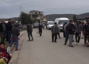 Belsh/ Tregtarët protestojnë për zhvendosjen e aktivitetit të tyre