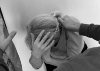 29-vjeçari në Durrës dhunon nënën, i vihen prangat