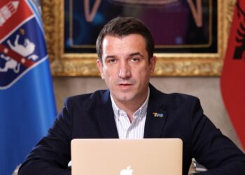 Erion Veliaj i nënshtrohet ndërhyrjes kirurgjikale