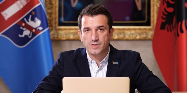 Erion Veliaj i nënshtrohet ndërhyrjes kirurgjikale