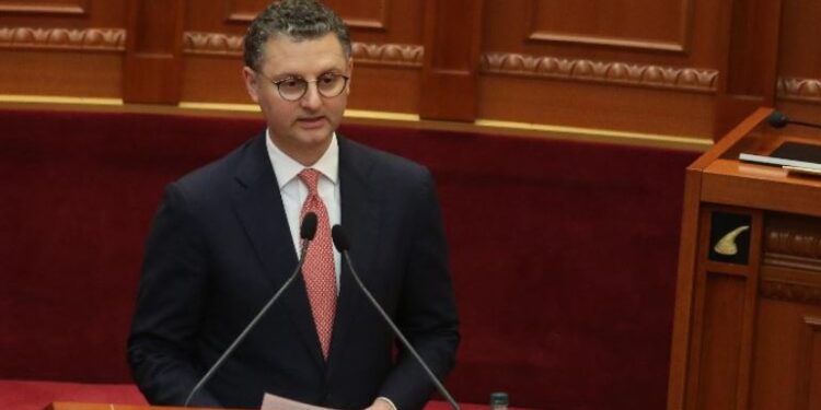 Mete: Brenda Prillit detajimi i rritjes së pagës për administratën, hyn në fuqi më 1 korrik