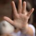 E rëndë/ 13-vjeçarja ngacmohet seksualisht nga mësuesi në shkollë