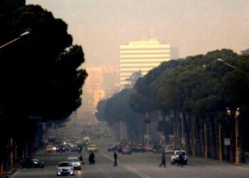 Shqipëria, e 7-ta më e ndotura në Europë, normat trefish mbi kufirin e OBSH-së