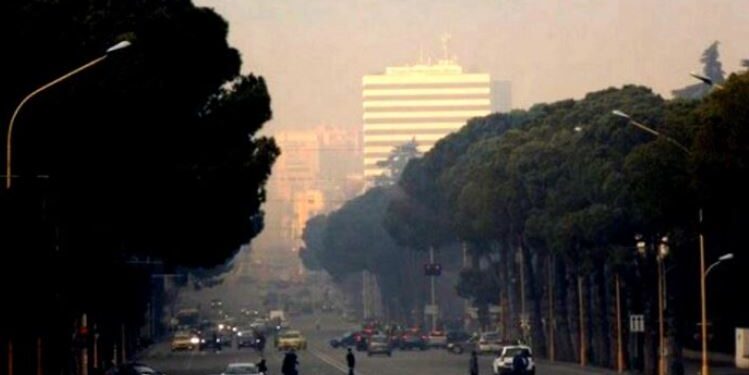 Shqipëria, e 7-ta më e ndotura në Europë, normat trefish mbi kufirin e OBSH-së