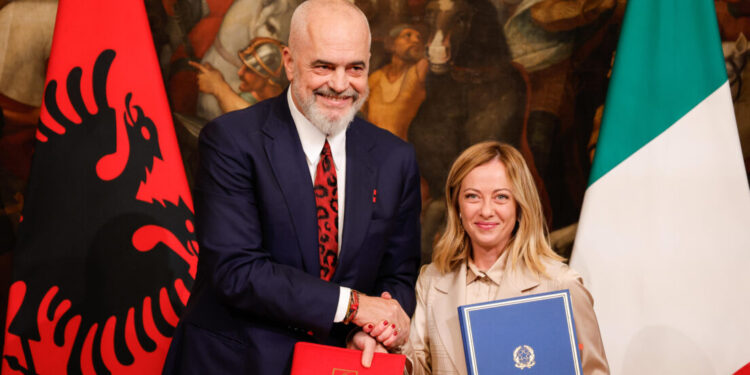 Detaje/ Si do të organizohen kampet në Shëngjin dhe Gjadër, ja si do të bëhet shpërndarja e refugjatëve. 