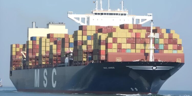 Irani kap një anije mallrash në ngushticën e Hormuzit pas kërcënimeve për mbylljen e kanalit