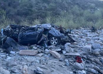 Detaje nga aksidenti tragjik/ Dy trupa të pajetë ende brenda ‘Benzit’ të shkatërruar