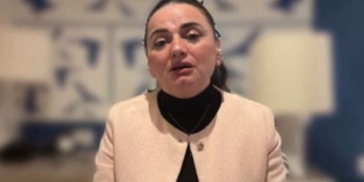 “Drafti është kriminal”/ Aktivistja: Skandaloze! Një vajze 16-vjeçare nuk i japin patentë, i lejojnë abortin