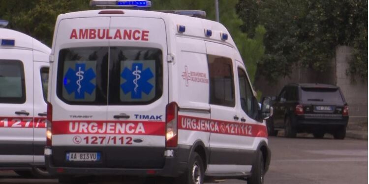 Aksident në Lushnjë/ “Benzi” përplas motomjetin, humb jetën 44-vjeçari