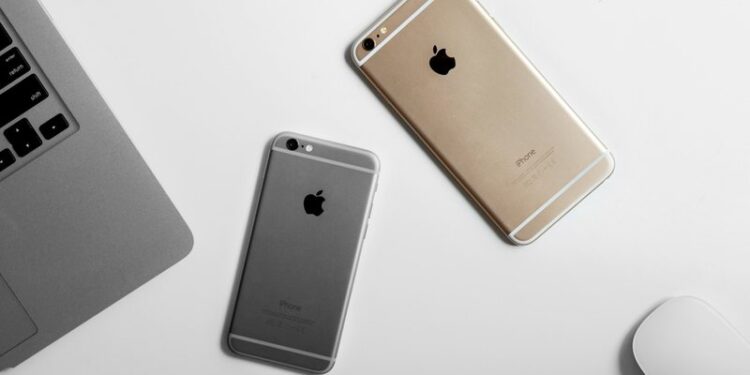 E papritur! Apple bie nga froni, ja kush ia zë vendin