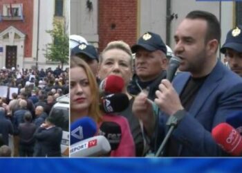 Klevis Balliu thirrje policëve nga protesta: Hiqini kapelet dhe bashkojuni qytetarëve!