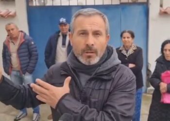 Iu prishen banesat nga “Vlora Marina” e Manes, qytetarët: Nuk blejmë dot asnjë banjo