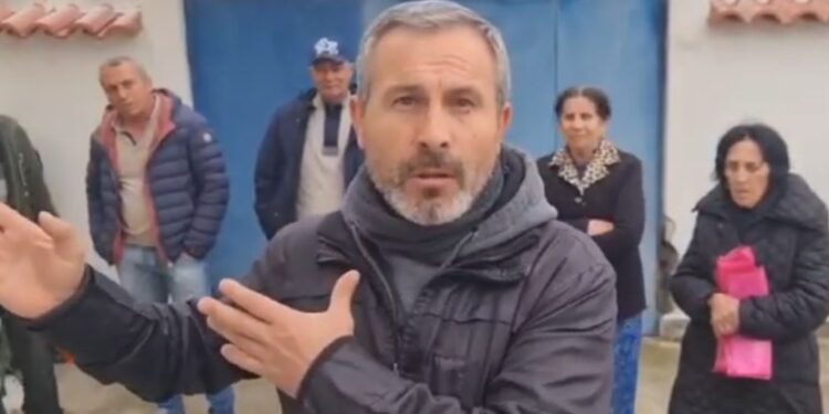 Iu prishen banesat nga “Vlora Marina” e Manes, qytetarët: Nuk blejmë dot asnjë banjo