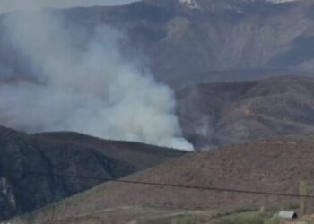 Zjarr në Bulqizë, rrezikohen banesat