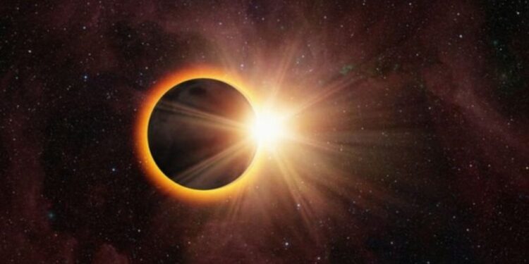 Një eklips total diellor do të ndodhë më 8 prill, teori nga më të frikshmet janë ngritur rreth tij