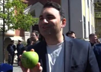 Protesta te Bashkia, Këlliçi: Veliaj nuk do të jetë më në atë zyrë