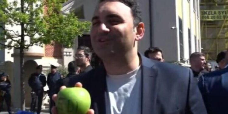 Protesta te Bashkia, Këlliçi: Veliaj nuk do të jetë më në atë zyrë
