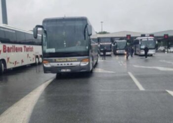  Serbia bllokon në kufi autobusët me udhëtarë nga Kosova