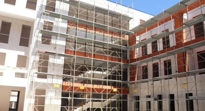 OECD: Ndërtuesit duhet të paguajnë taksa për burimet natyrore, po dëmtojnë mjedisin