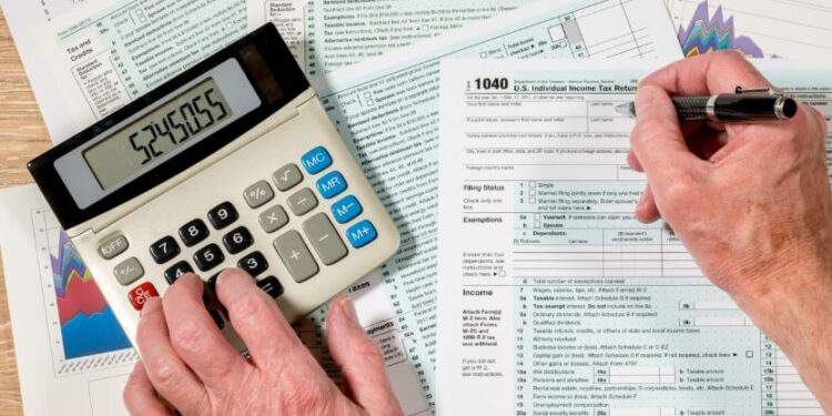 Ndryshimi për pagat e larta, kufiri që tatohet 23% do të rritet në 250 mijë lekë/muaj