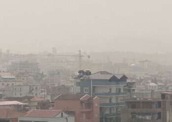 Fundjava me temperatura deri në 33 gradë Celsius, mbulohemi nga  pluhuri saharian