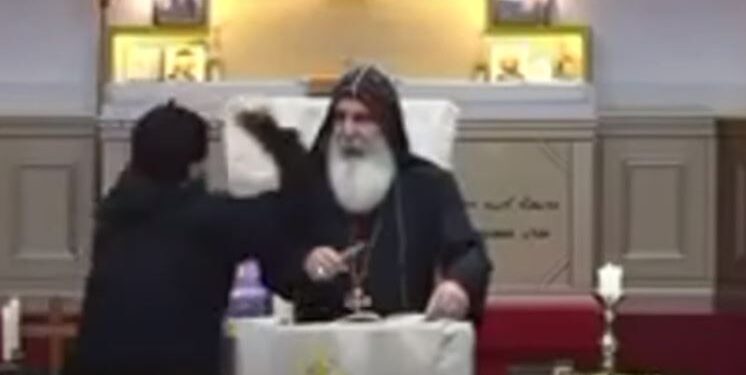 Prifti goditet me thikë në një kishë në Sidnei (video)