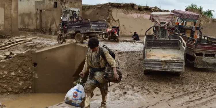 Qindra të vdekur nga vërshimet në Afganistan