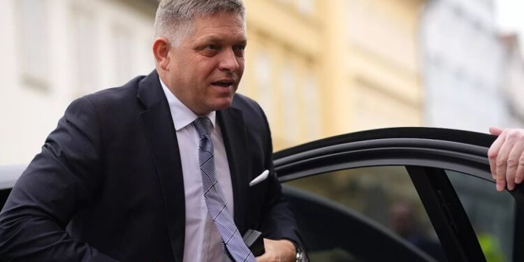 Plagoset kryeministri i Sllovakisë, Robert Fico