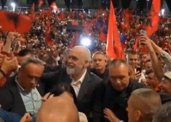 Video dhe foto/ Rama nis turin me diasporën me mesazhin për Athinën: Shqiptarët, jo më…