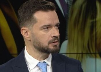 Denoncimi i analistit: Dy gazetarë, një burrë e një grua marrin deri 100 mijë euro për t’iu shërbyer bandave