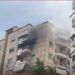 Një apartament është përfshirë nga flakët paraditen e sotme.