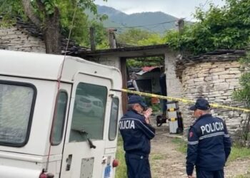 Vdekja e dy të moshuarve në Dropull, shoqërohen në polici tre persona