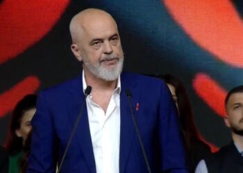 “Njollë turpi në historinë e Europës!”/ Rama “shuplakë” Athinës nga Milano: Shqiptarët në Itali nuk u detyruan të ndryshojnë emrin si në Greqi