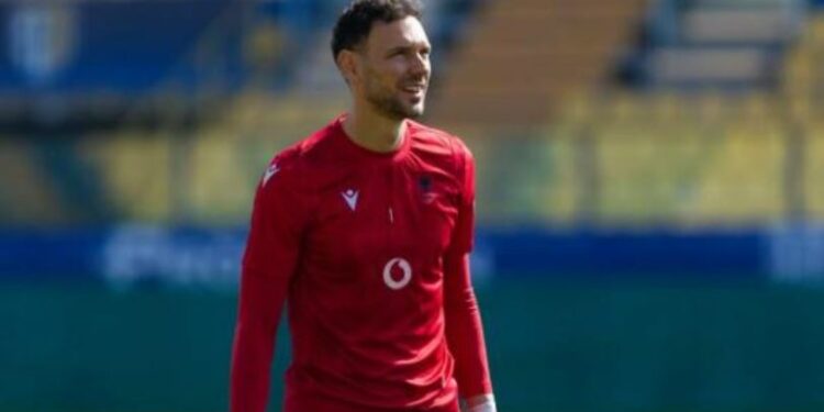 FOTO/ Etrit Berisha bëhet baba për herë të parë, portieri i Kombëtares zbulon emrin e veçantë të djalit