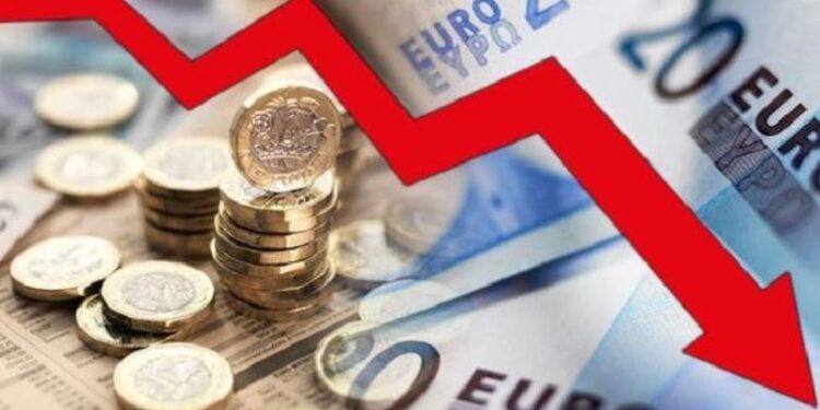  Nuk ka të ndalur rënia e euros, monedha europiane prek një minimum të ri historik