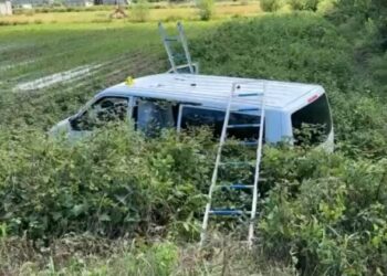 Aksident në Lezhë, furgoni i Ministrisë së Shëndetësisë del nga rruga, humb jetën shoferi