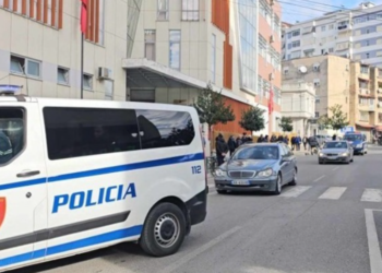 Kanosi sipërmarrësin, e pëson keq 23-vjeçari në Elbasan