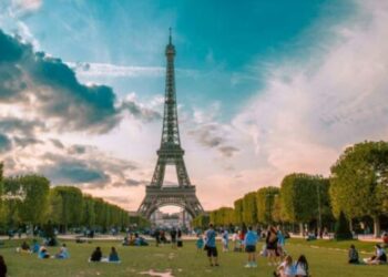 Rritet çmimi për turistët që duan të vizitojnë nga afër kullën “Eiffel”