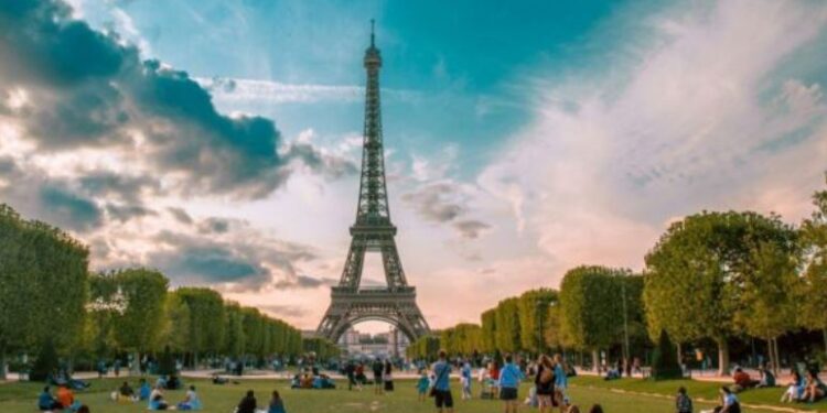 Rritet çmimi për turistët që duan të vizitojnë nga afër kullën “Eiffel”