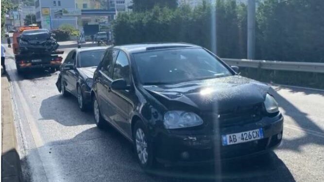 Aksident i trefishtë në autostradën Lezhë-Milot, krijohet trafik i rënduar