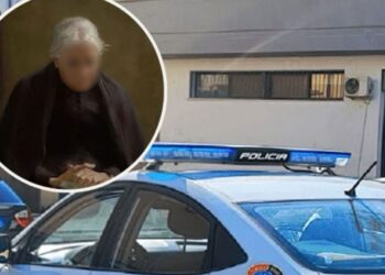 Masakroi nënën me thikë në mes të qytetit, djali para policisë: Kam vrarë 2 mijë veta, s’më beson njeri!