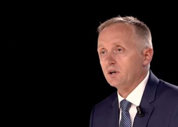 A flasin bandat për politikë në përgjime?