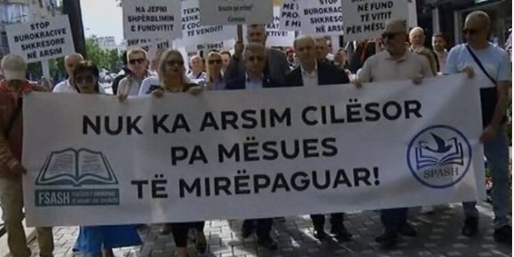 1 Maji nis me protesta, mësuesit zbarkojnë në rrugë, zbardhen kërkesat e tyre