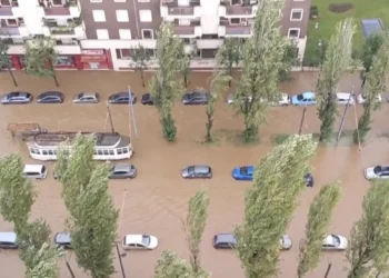 130 mm shi! Reshjet e shumta “gjunjëzojnë” Milanon: Kurrë nuk ka rënë kaq shumë në 170 vjet