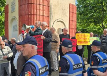 ‘Pensioni që na jepni s’na del as për ilaçe’/ Minatorët në protestë, thirrje Kuvendit: Miratoni statusin