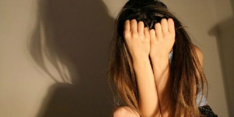 Flet gjyshi i 13 vjeçares së ngacmuar seksualisht nga 64 vjeçari: E joshte me patatina!