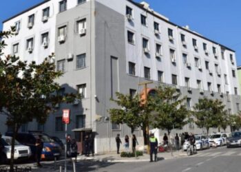 Gjykata lë në burg babain që akuzohet nga e bija 15-vjeçare për përdhunim